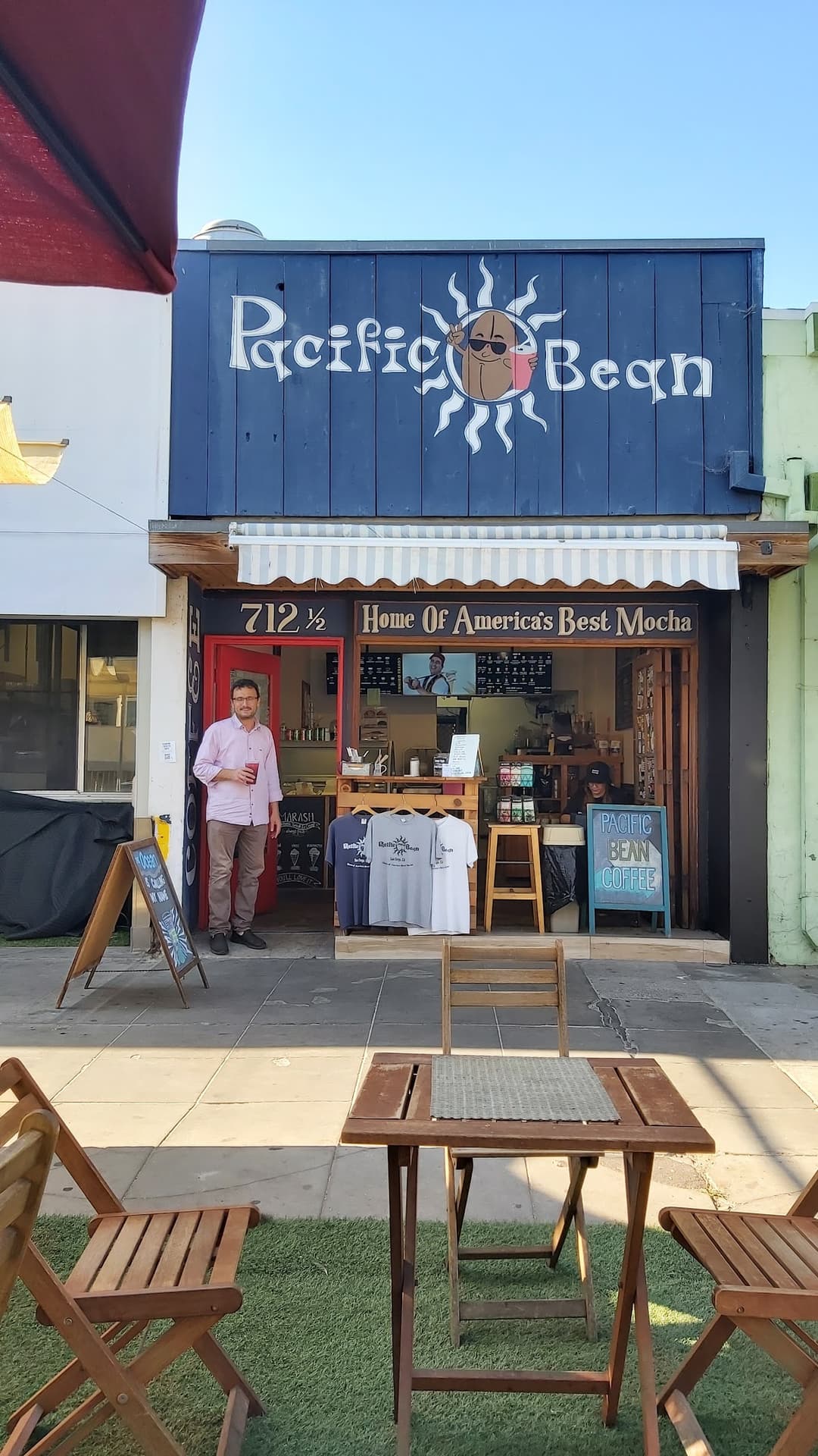 710 Beach Club, a happy hour spot in San Diego