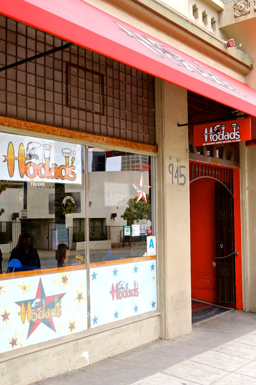 Hodad's Downtown, a happy hour spot in San Diego