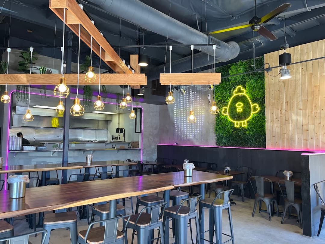Steamy Piggy Point Loma, a happy hour spot in San Diego