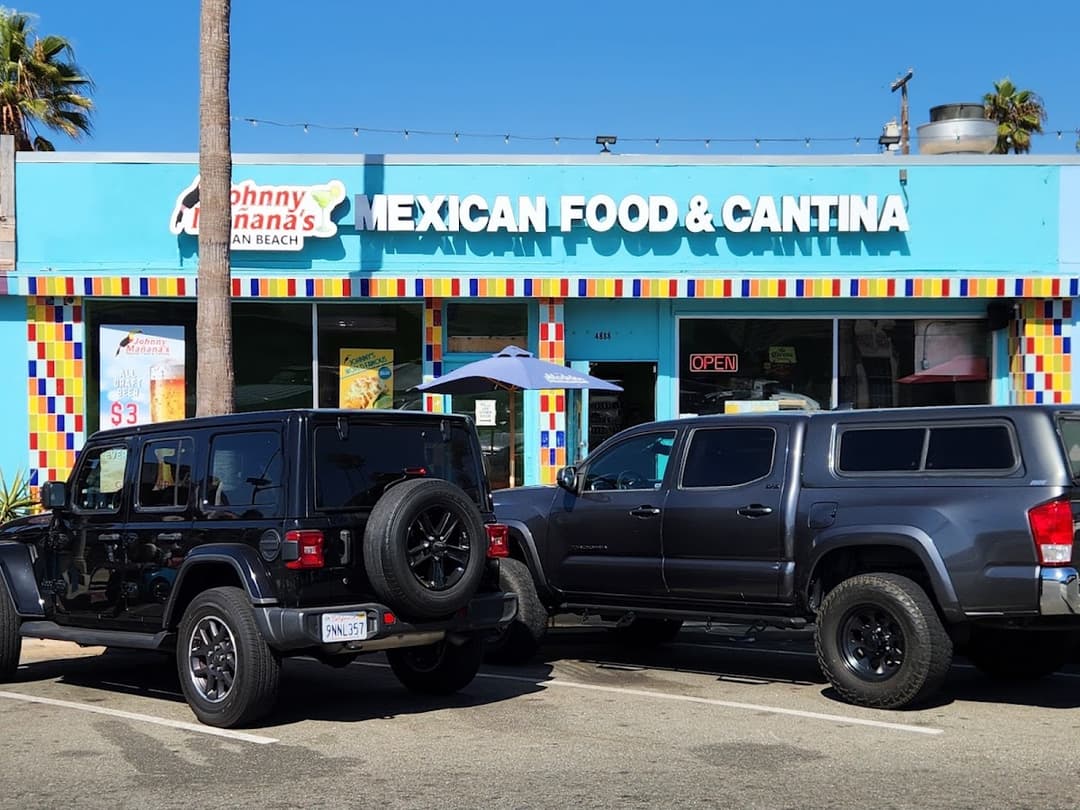 Johnny Mañanas Ocean Beach, a happy hour spot in San Diego