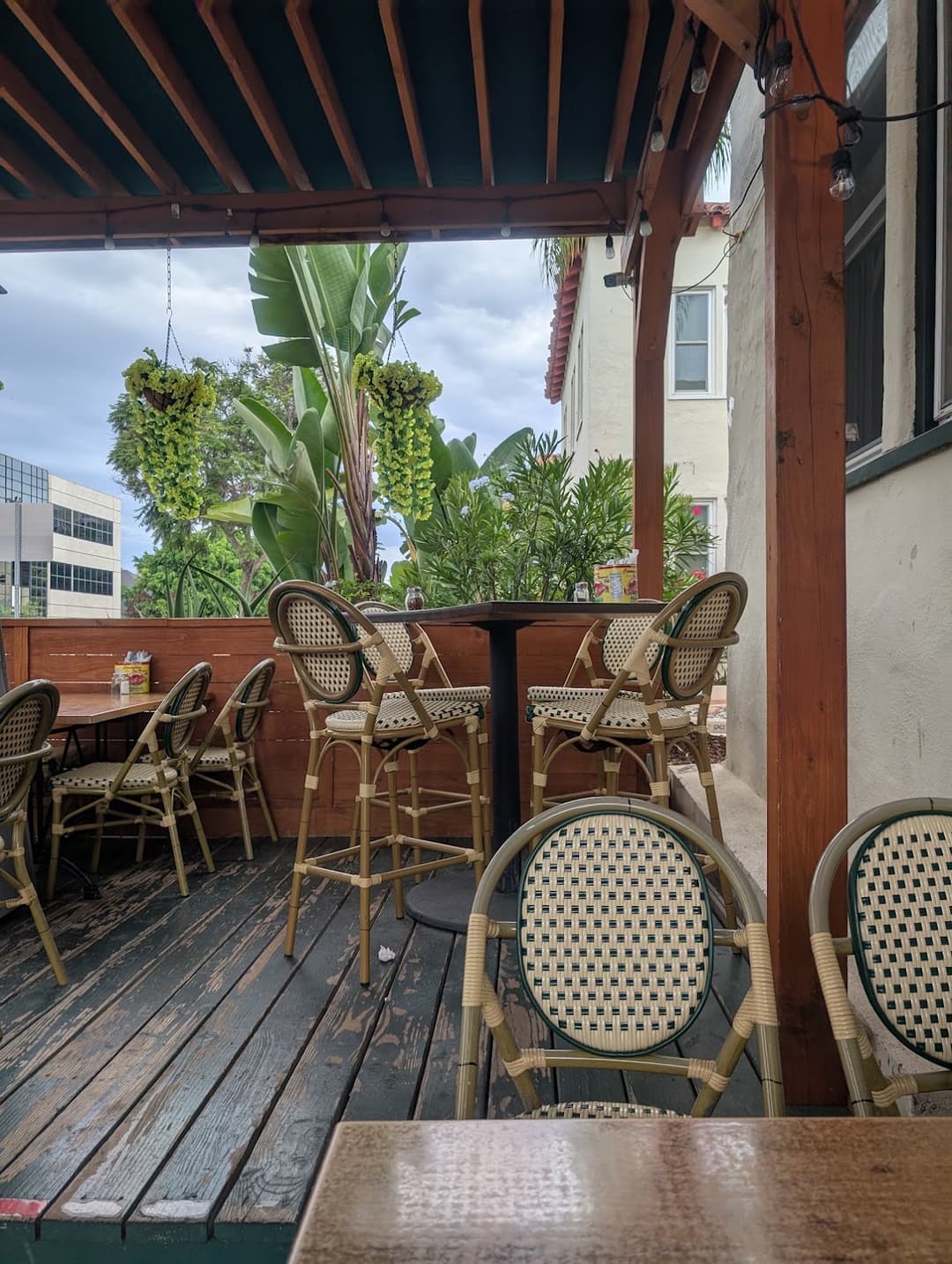 Sisters Pizza, a happy hour spot in San Diego