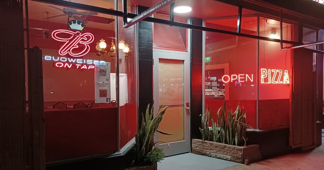 Sauced Pizzeria, a happy hour spot in San Diego